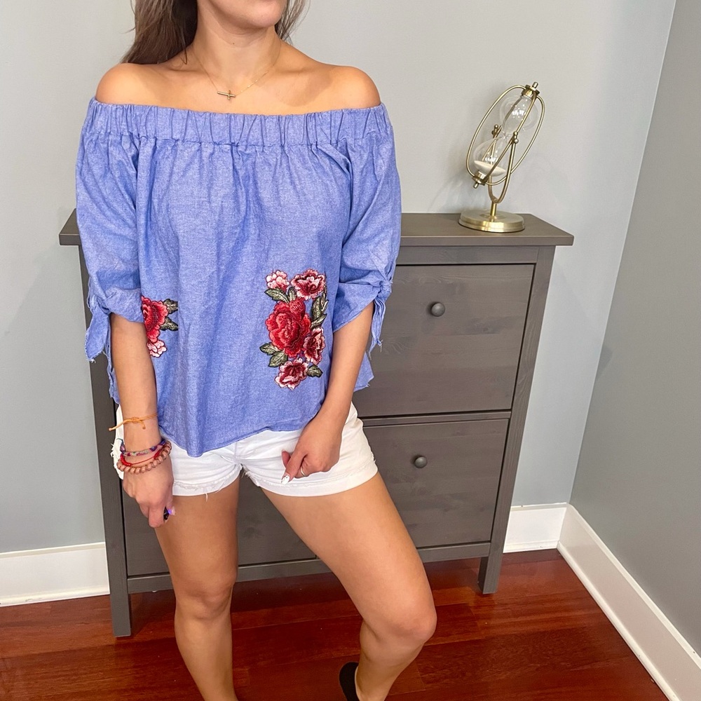 Embroidered off-the-shoulder 🥀